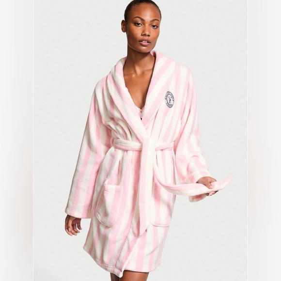 Victoria's Secret Other - Victoria’s Secret short cozy robe in pretty blossom stripes size XS/S